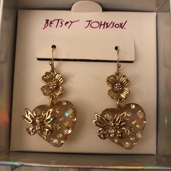 Betsey Johnson Gold Tone Lucite Heart With Flower & Butterfly Drop Earrings NIB - Picture 7 of 12